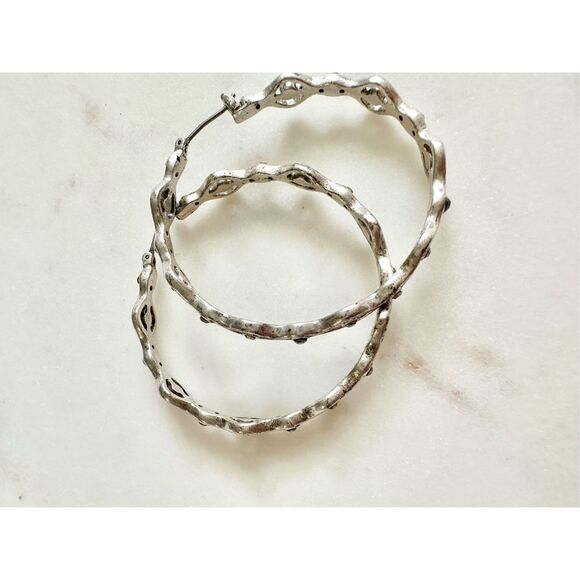 Lucky brand silver color hoop earrings - Picture 4 of 4